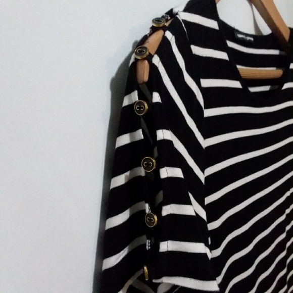 ▪︎Gable & Gauge▪︎Women's Striped Blouse - Picture 4 of 6